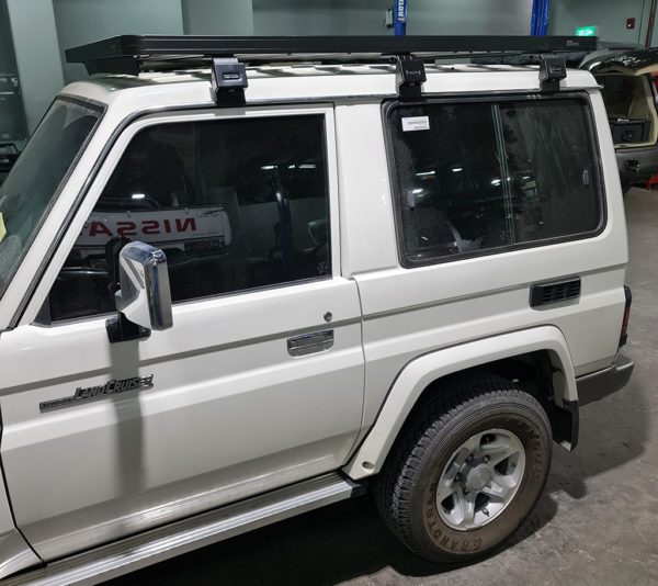 LC71 (1762mm) SLIMLINE II ROOF RACK KIT