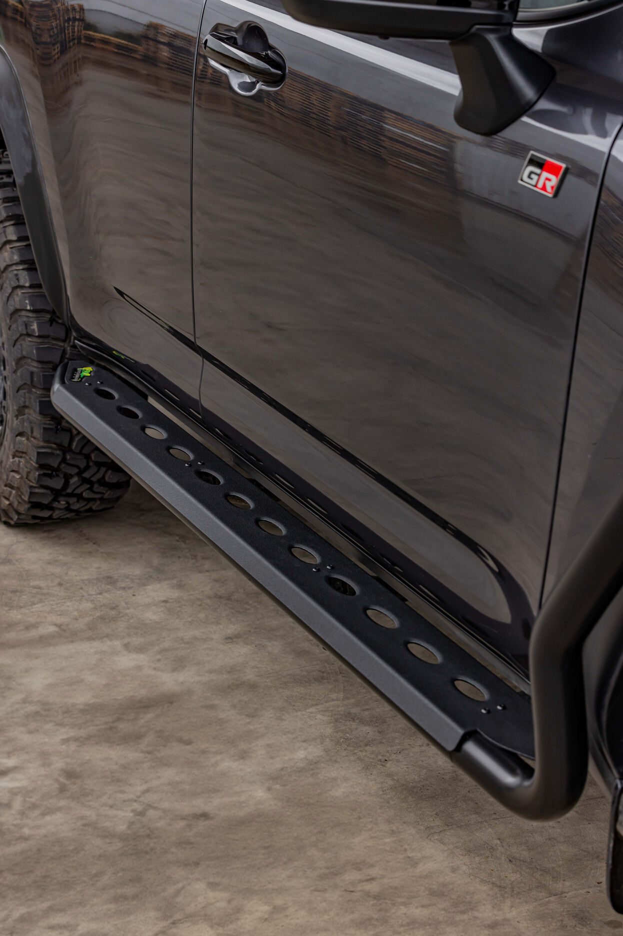 LC300 PREMIUM STEEL SIDE STEP
