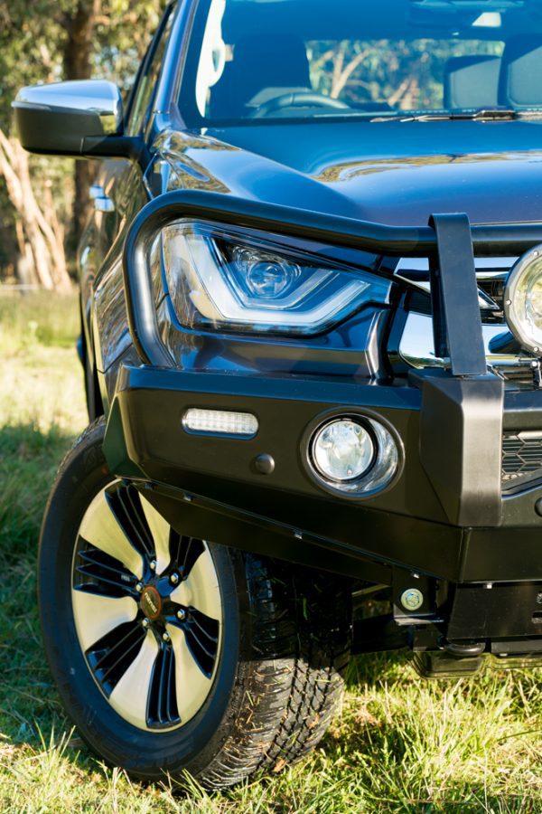 ISUZU D-MAX 2020+ DELUXE BULL BAR