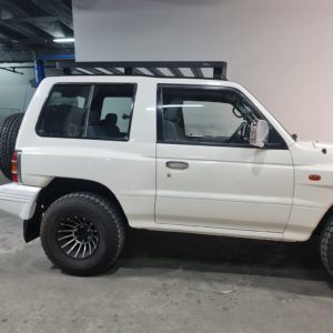 PAJERO/MONTERO SWB (2ND GEN) SLIMLINE II ROOF RACK KIT – KRMP012T