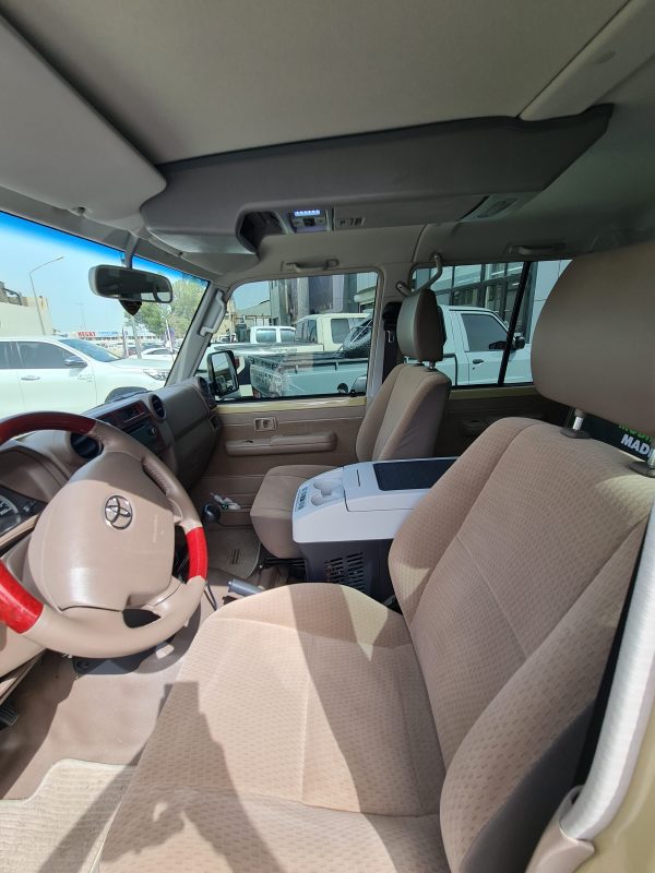 LC71/LC76/LC79 DOUBLE CAB ROOF CONSOLE