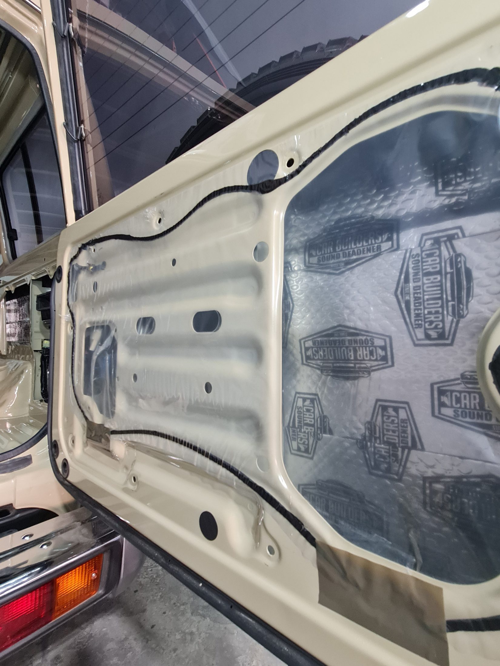 Al Deira Package with Foam Cell Shocks