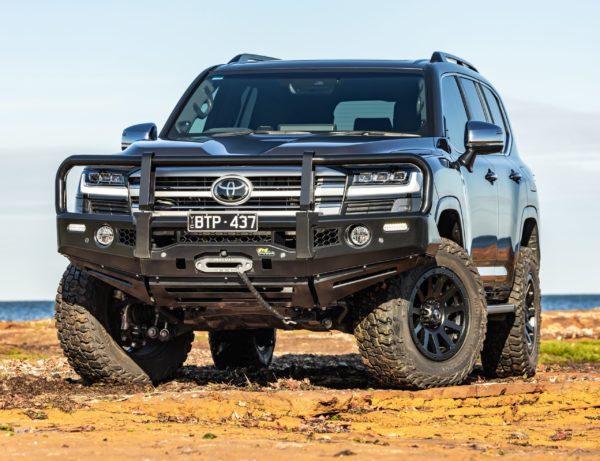 LC300 PREMIUM BULL BAR