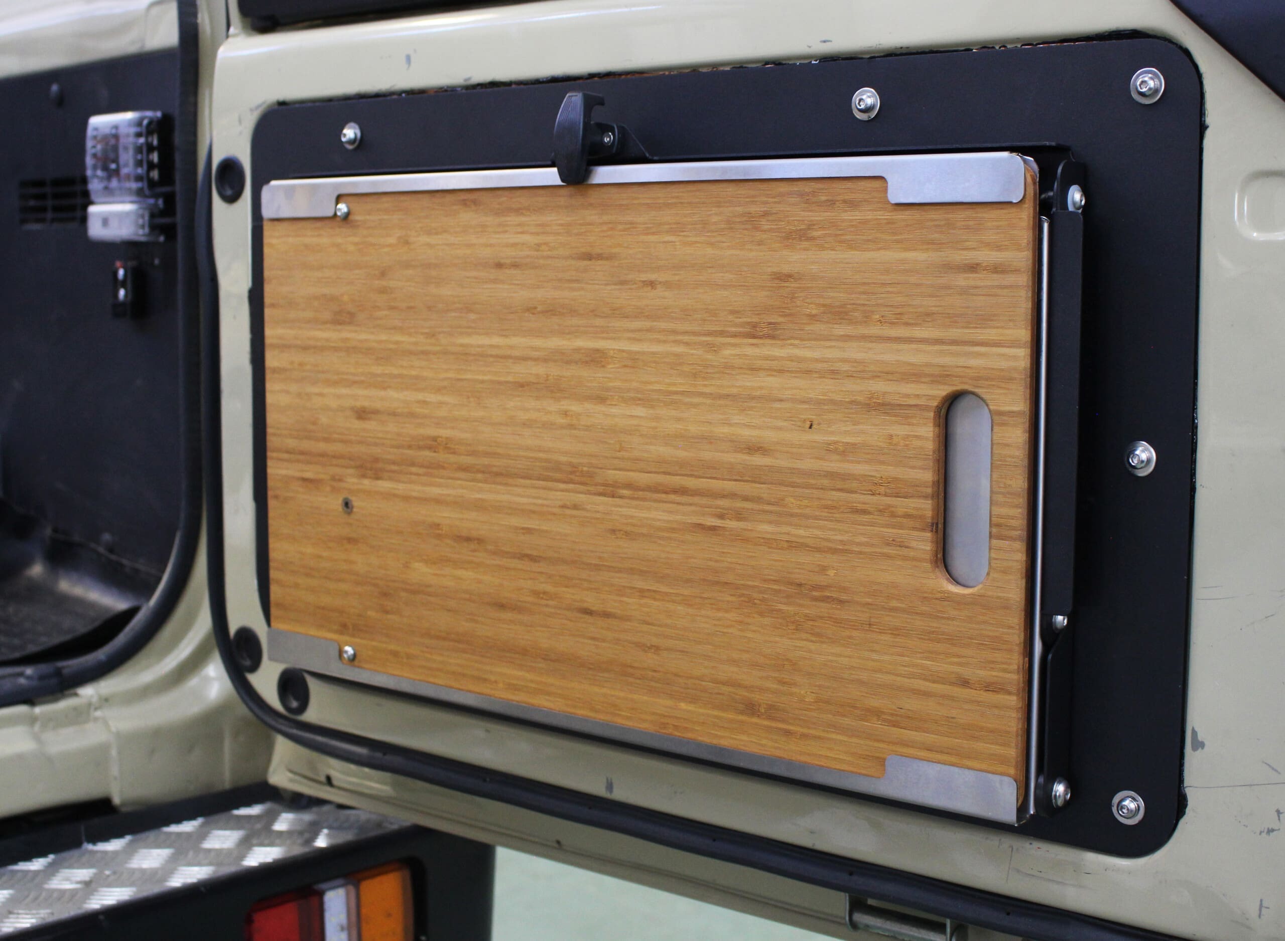 LC71/LC76/LC78 Rear Door Drop Down Table
