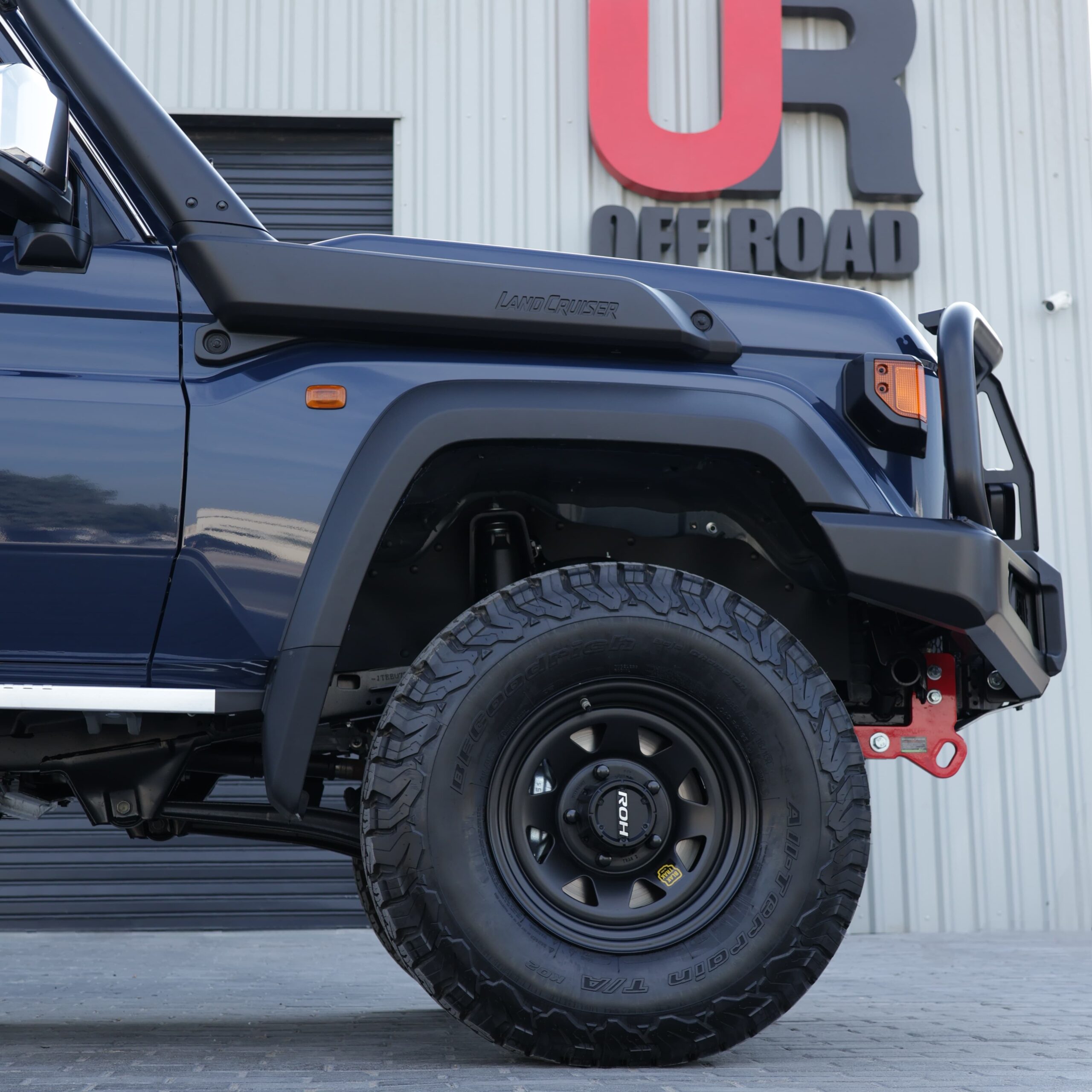 LC79/LC76/LC78/LC71 APEX BULL BAR with RECOVERY POINTS and WINCH COMPATIBLE