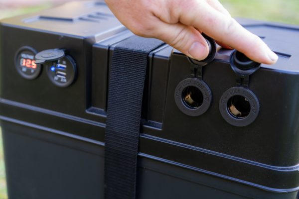 PORTABLE BATTERY BOX