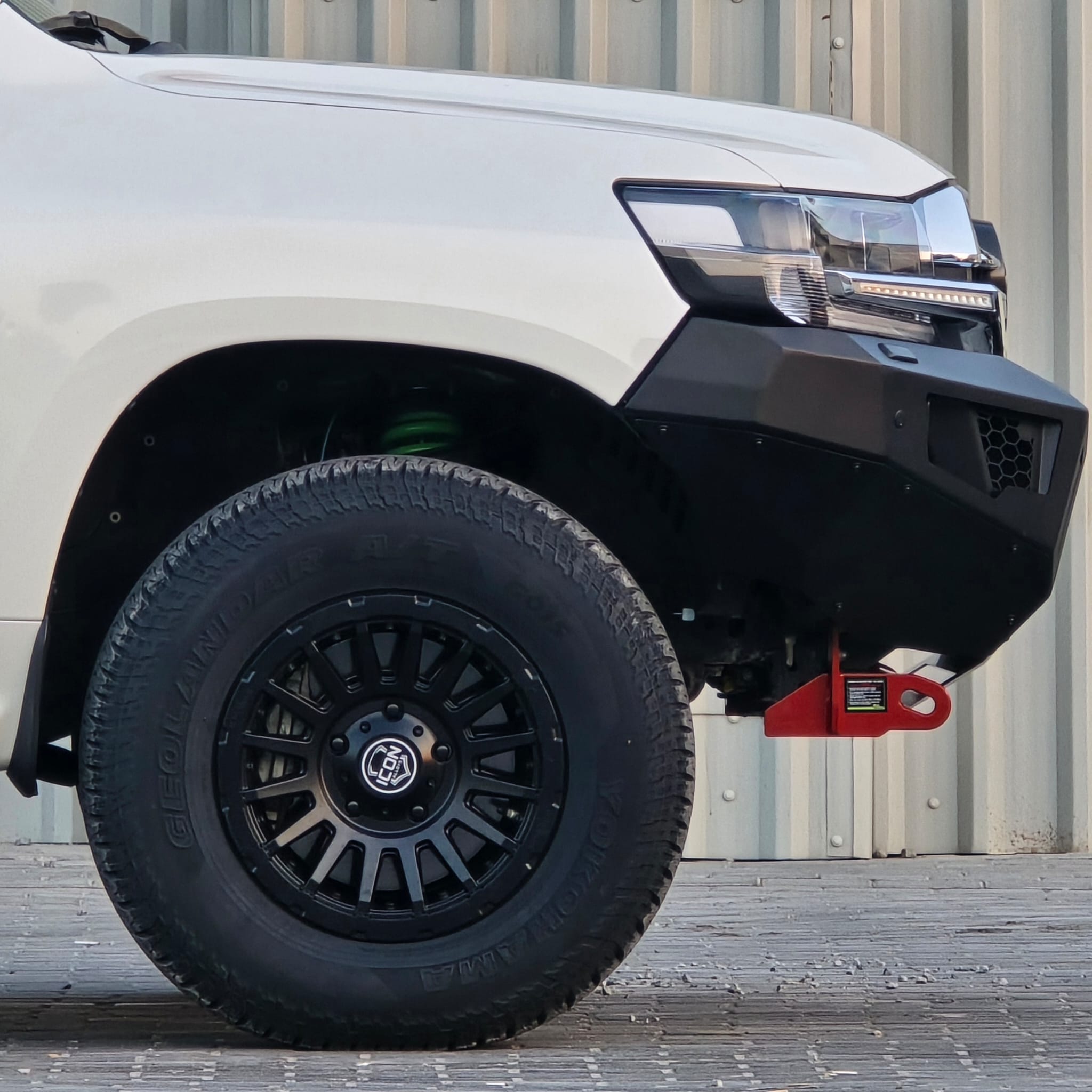 LC200 RAID BULL BAR