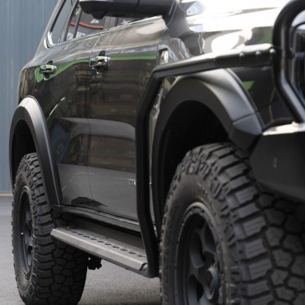 FORD EVEREST 2022+ SIDE STEPS AND RAILS