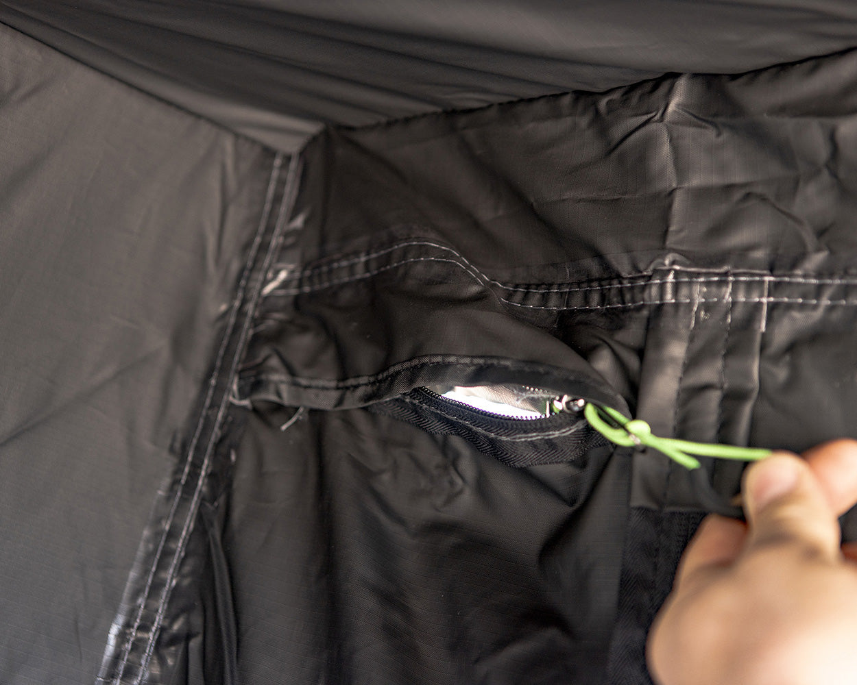 Room DeltaWing 180° Awning