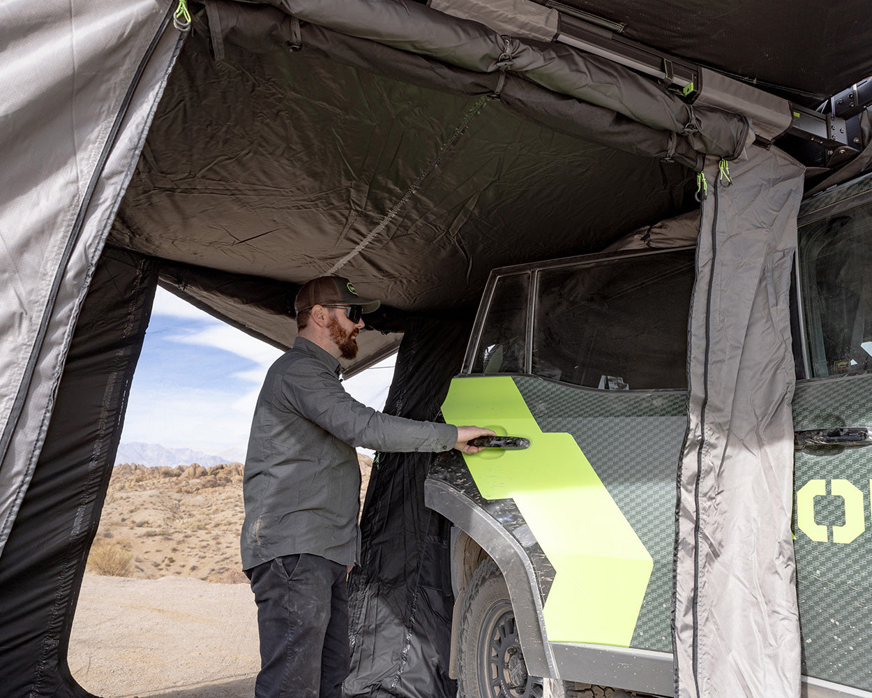 Room DeltaWing 180° Awning