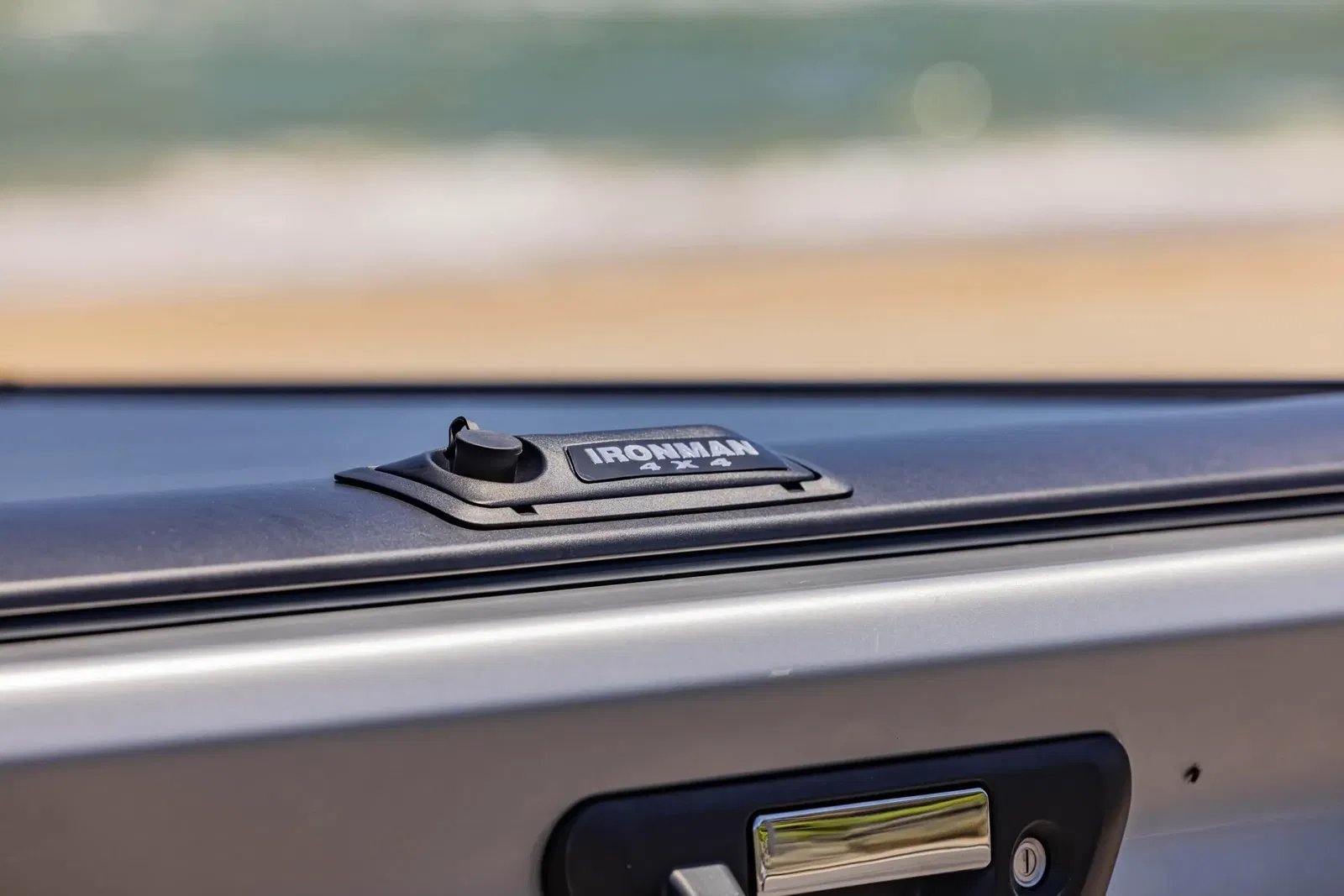 Slide-Away Manual Aluminium Tonneau Cover