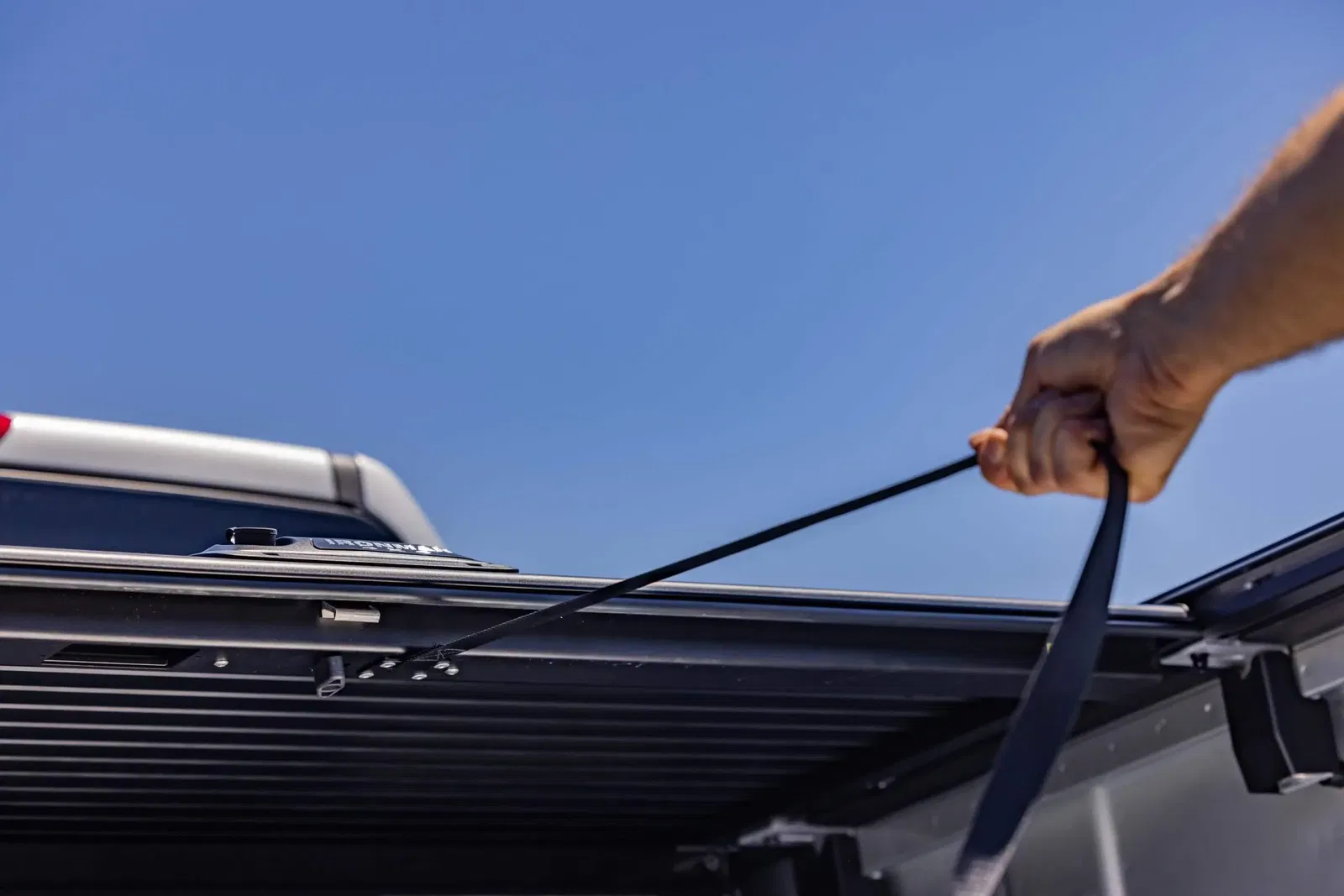 Slide-Away Manual Aluminium Tonneau Cover