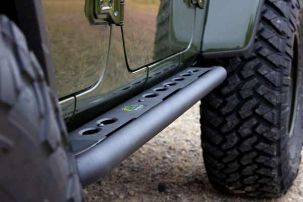 WRANGLER JL RAID SERIES HEAVY DUTY SIDE STEPS (4 Door models only)