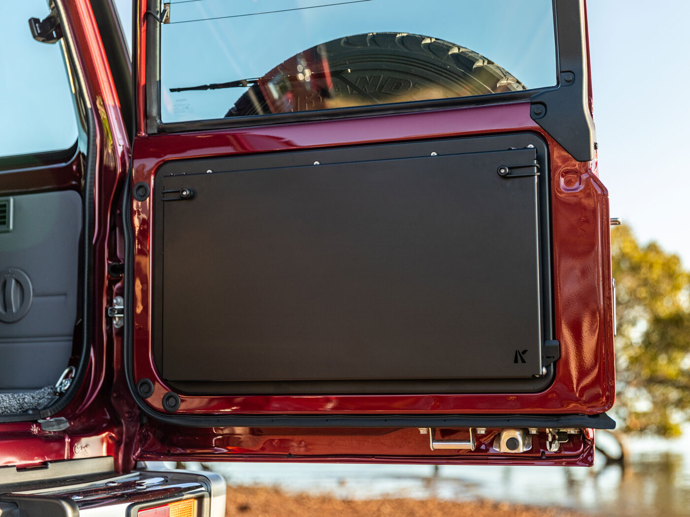 LC70 Rear Door Drop Down Table & Door Cards