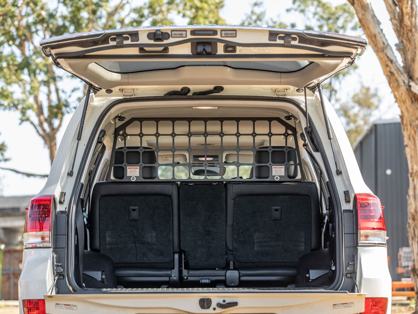 LC200 Light Cargo & Pet Barrier