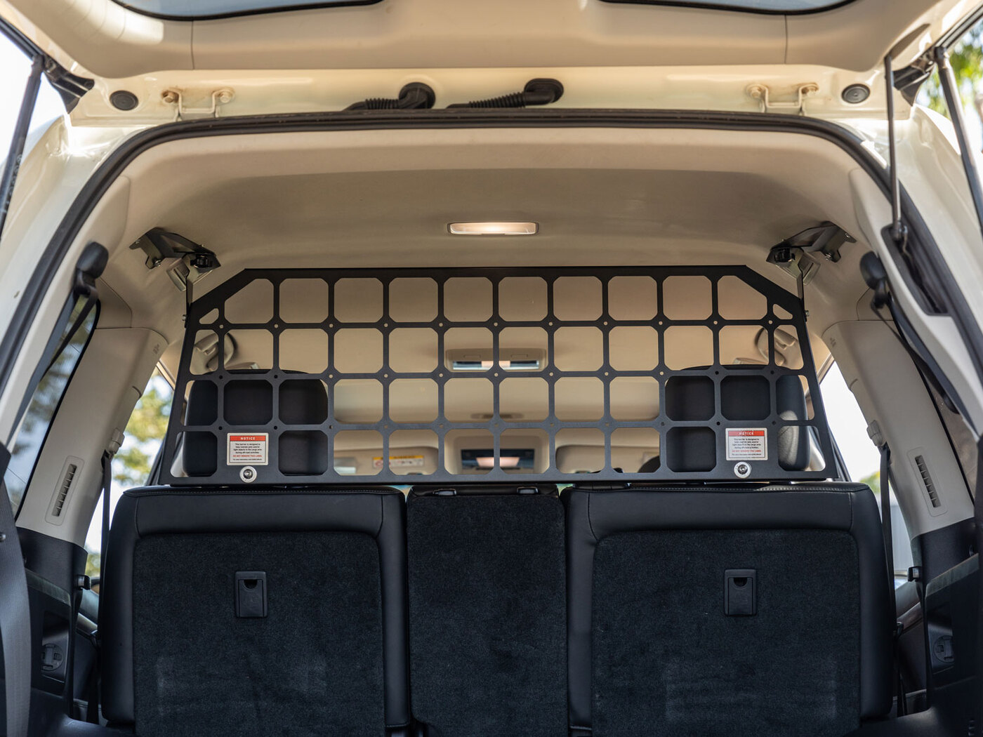LC200 Light Cargo & Pet Barrier