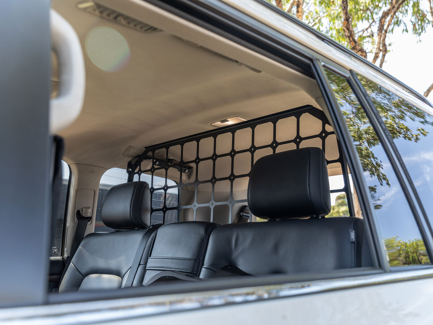 LC200 Light Cargo & Pet Barrier