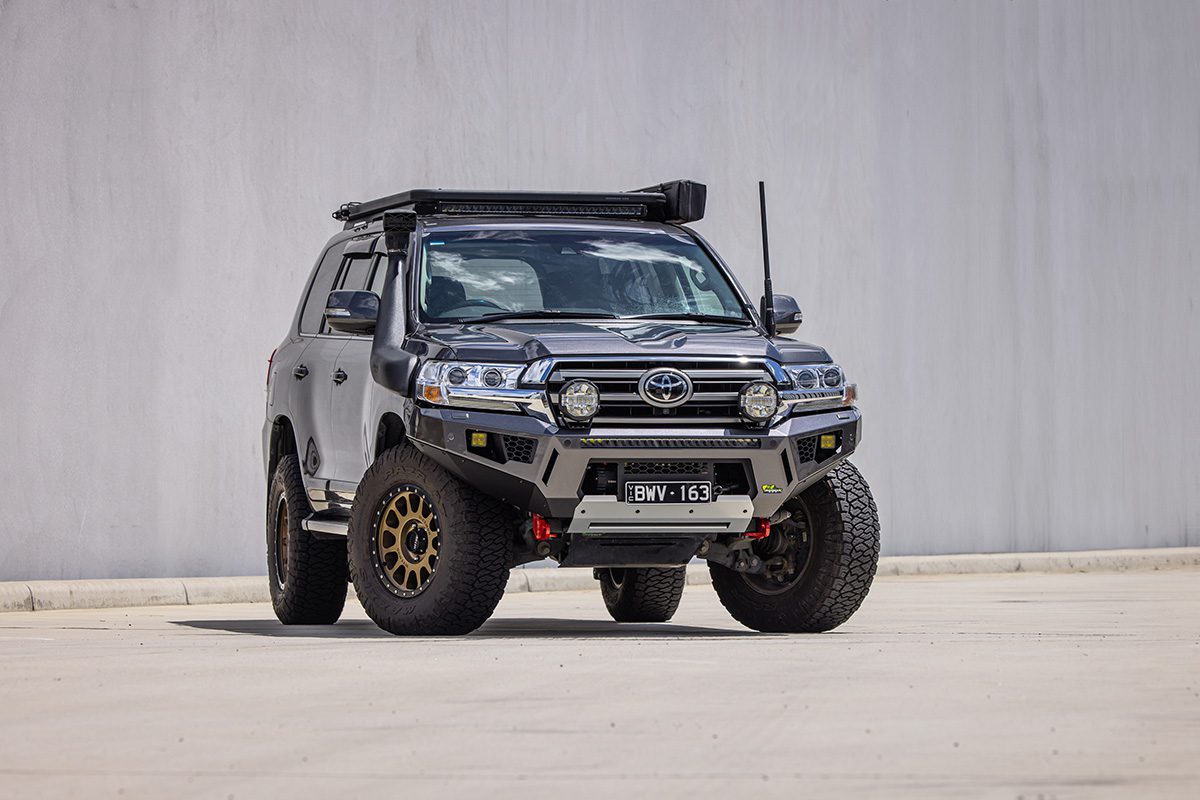 LC200 RAID BULL BAR