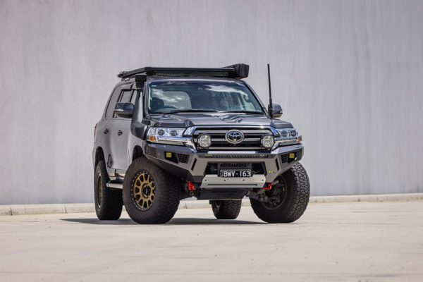 LC200 RAID BULL BAR