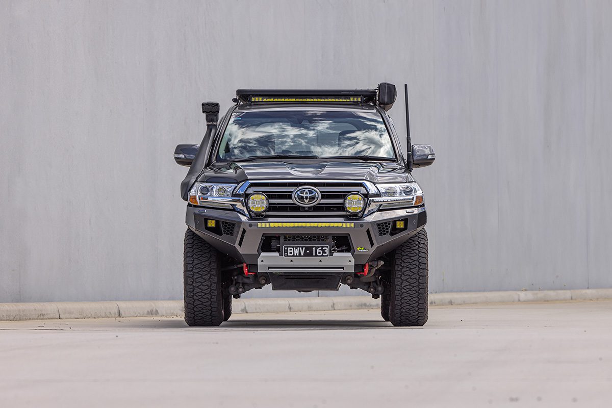 LC200 RAID BULL BAR