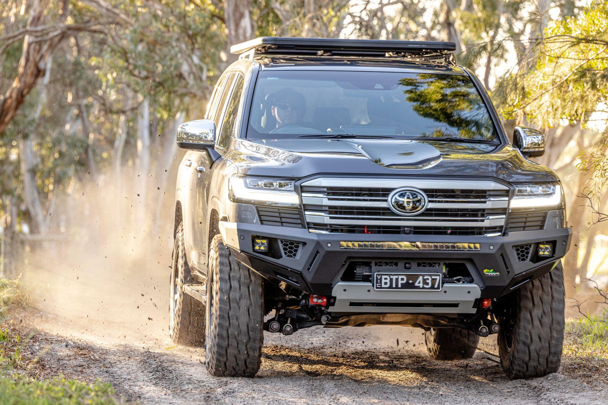 LC300 RAID BULL BAR