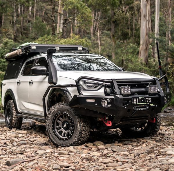 ISUZU D-MAX 2020+ SIDE STEPS & RAILS