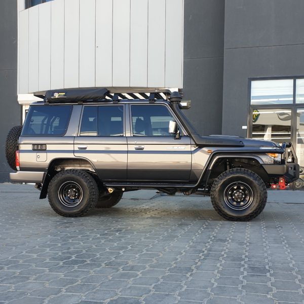 TOYOTA LC76 PREMIUM SIDE STEPS & RAILS
