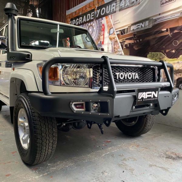 TOYOTA LC71/LC76/LC78/LC79 2007+ BULL BAR w/ traffic lights