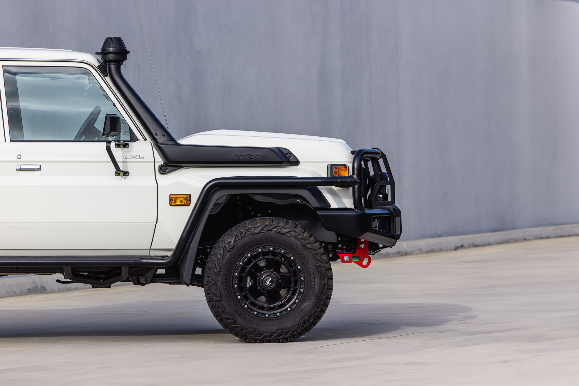 LC79 APEX BULL BAR with RECOVERY POINTS and WINCH COMPATIBLE