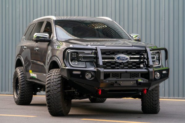 FORD EVEREST Deluxe Bull Bar