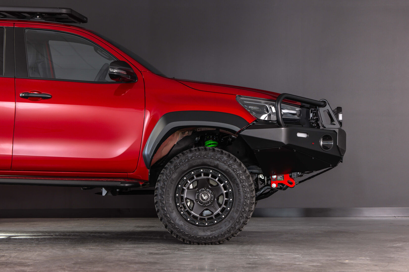 HILUX ROGUE 2023+ DELUXE BULL BAR