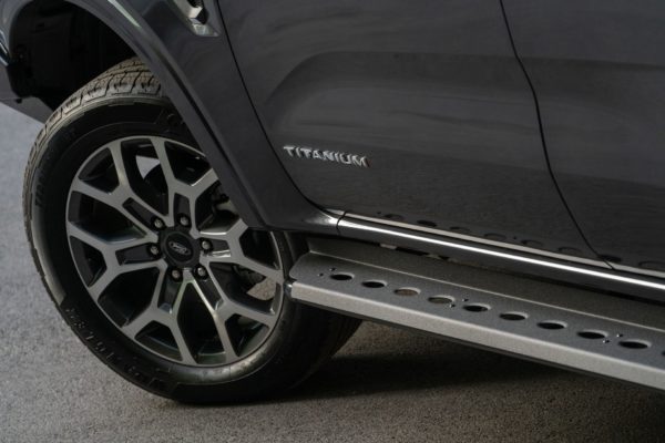 FORD EVEREST 2022+ STEEL SIDE STEPS