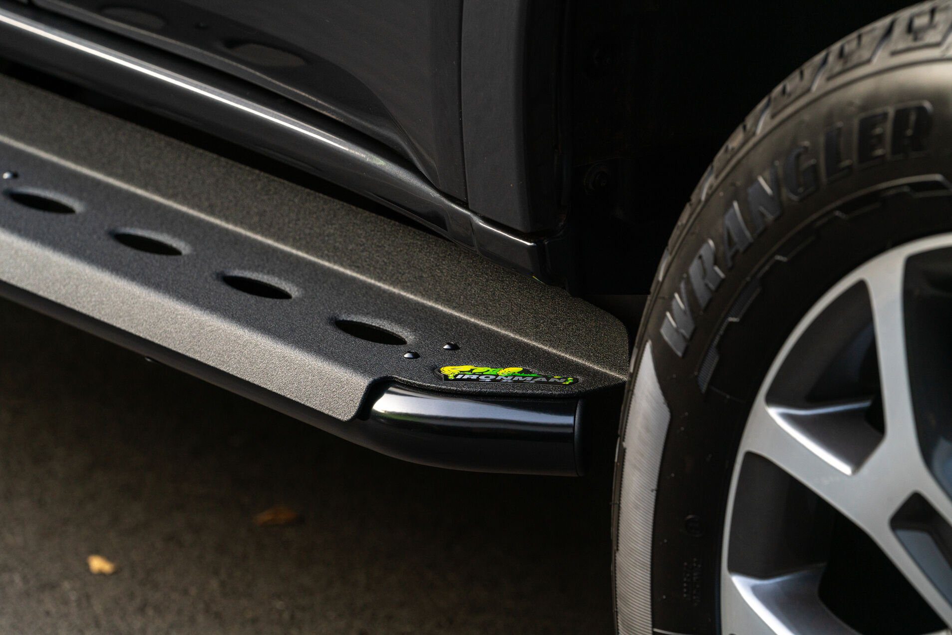 FORD EVEREST 2022+ STEEL SIDE STEPS