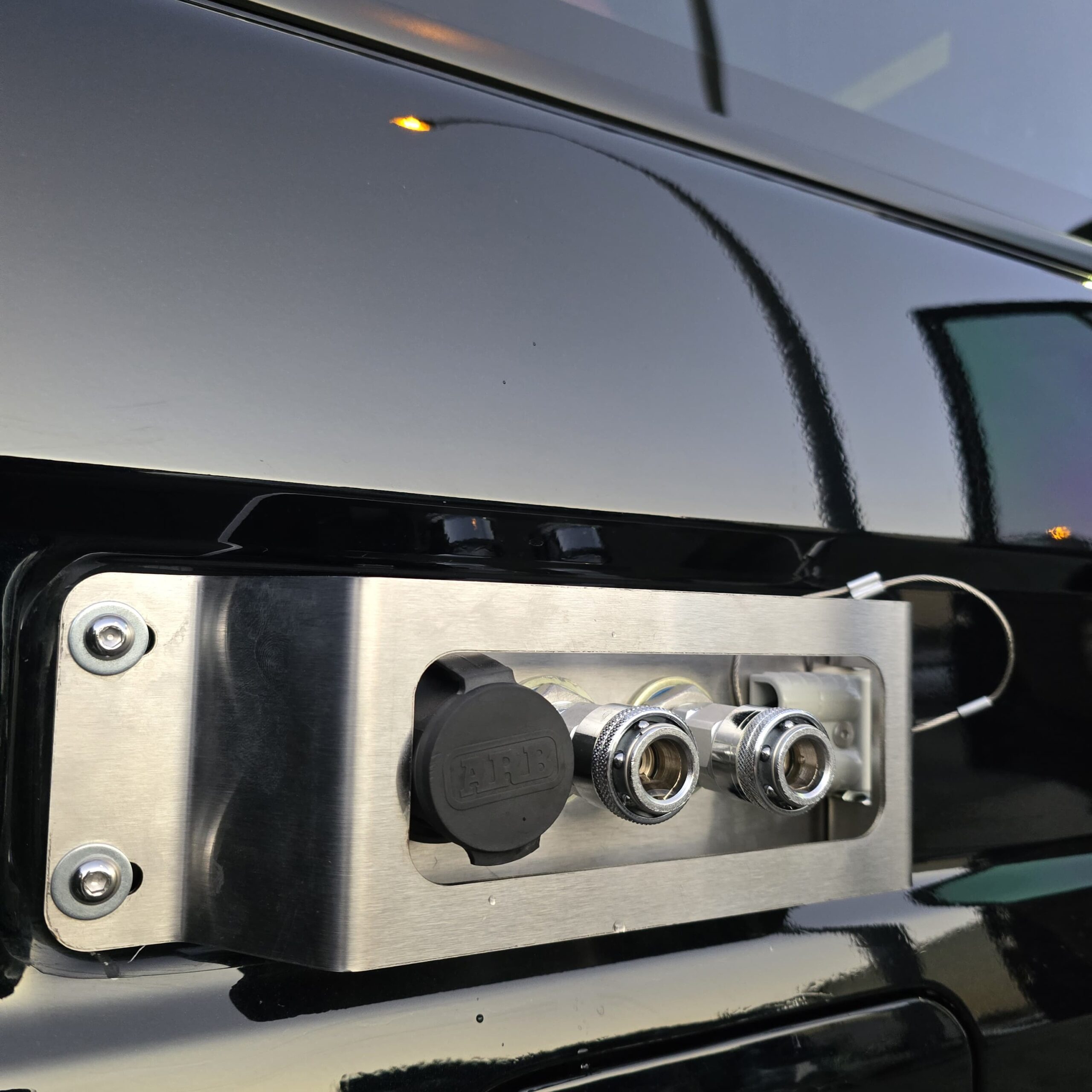 LC70 SERIES UTILITY BRACKET