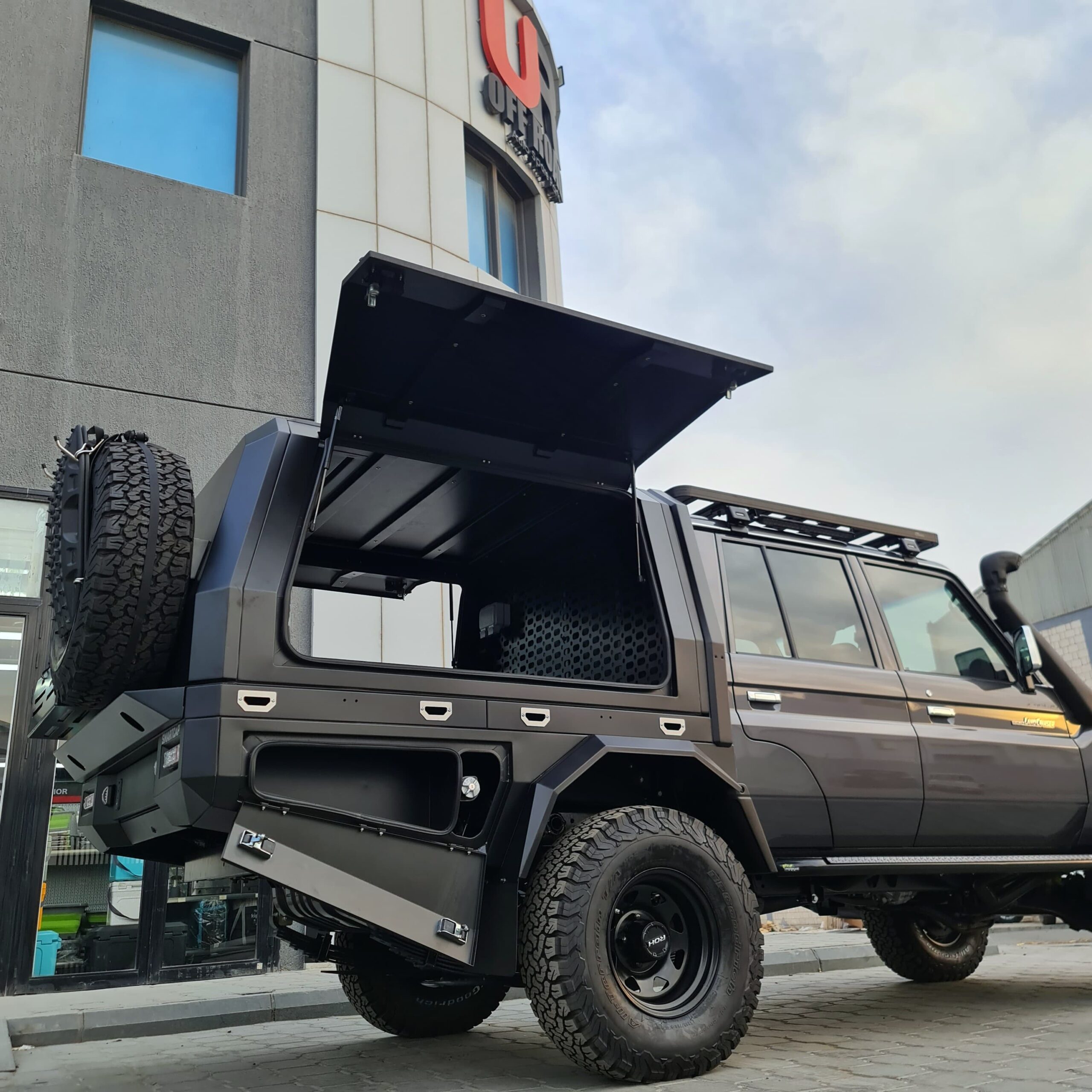 LC79 Double Cab TRAY & CANOPY