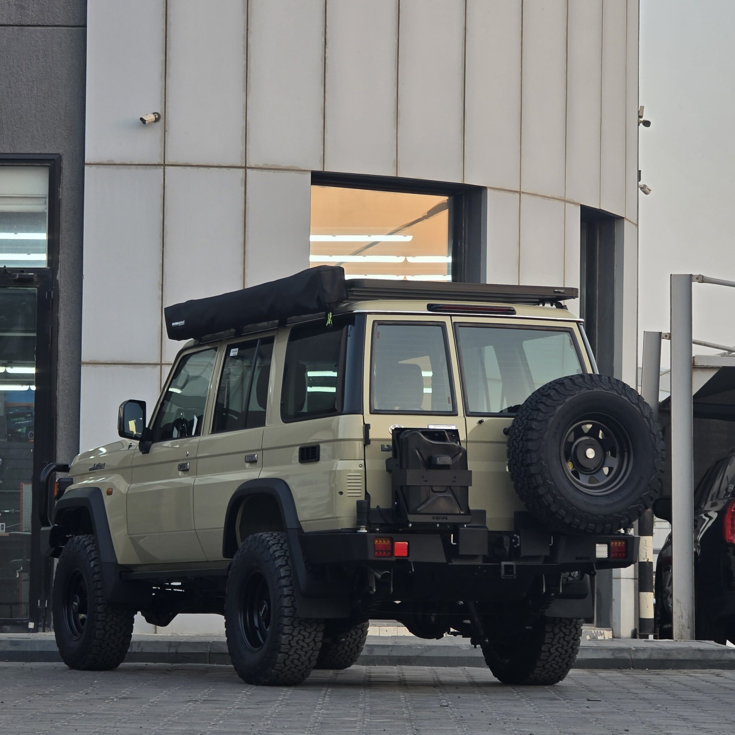 LC76 Rear bumper with Provision Towing hook