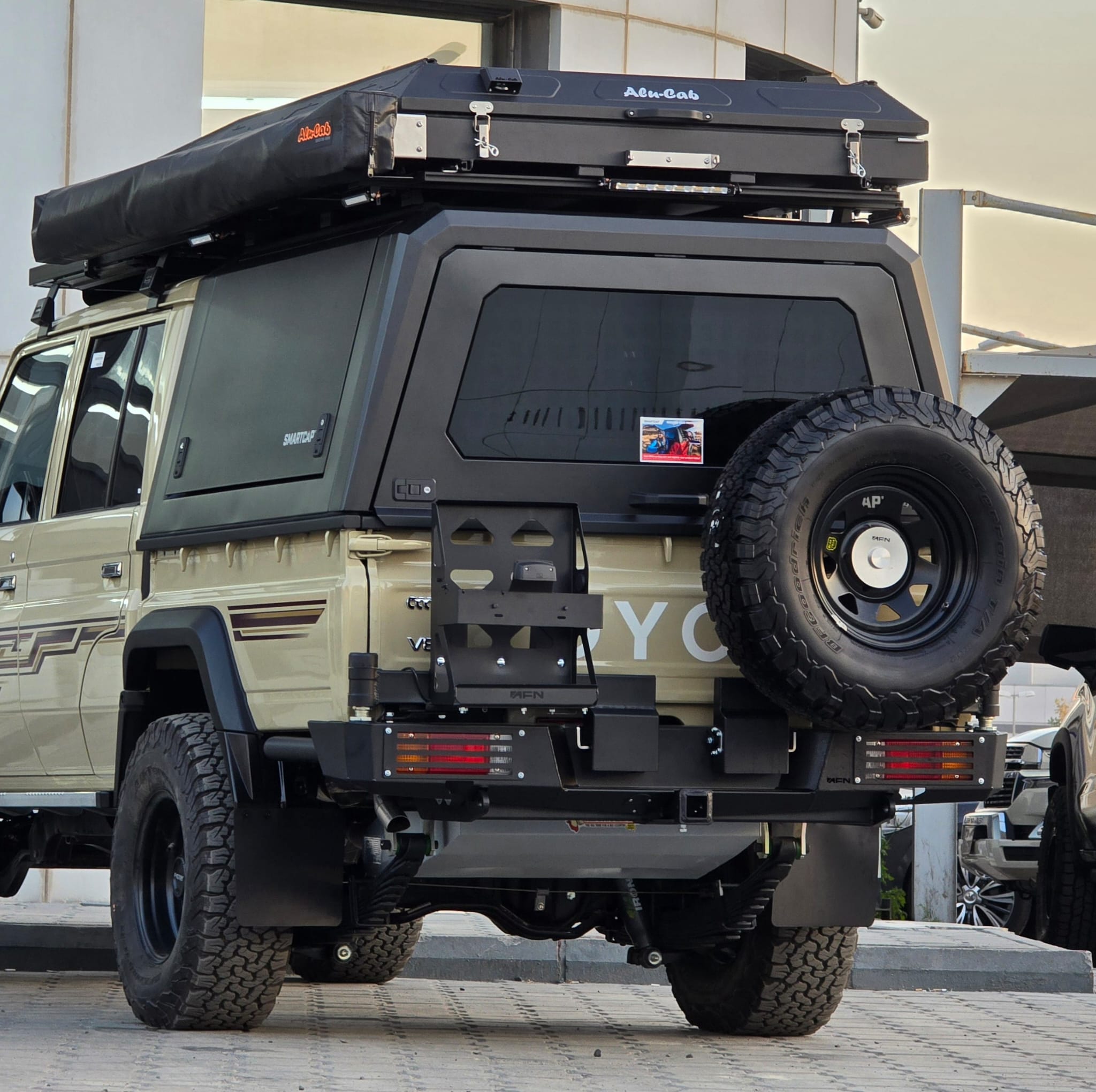 LC79 CANOPY CAMPER