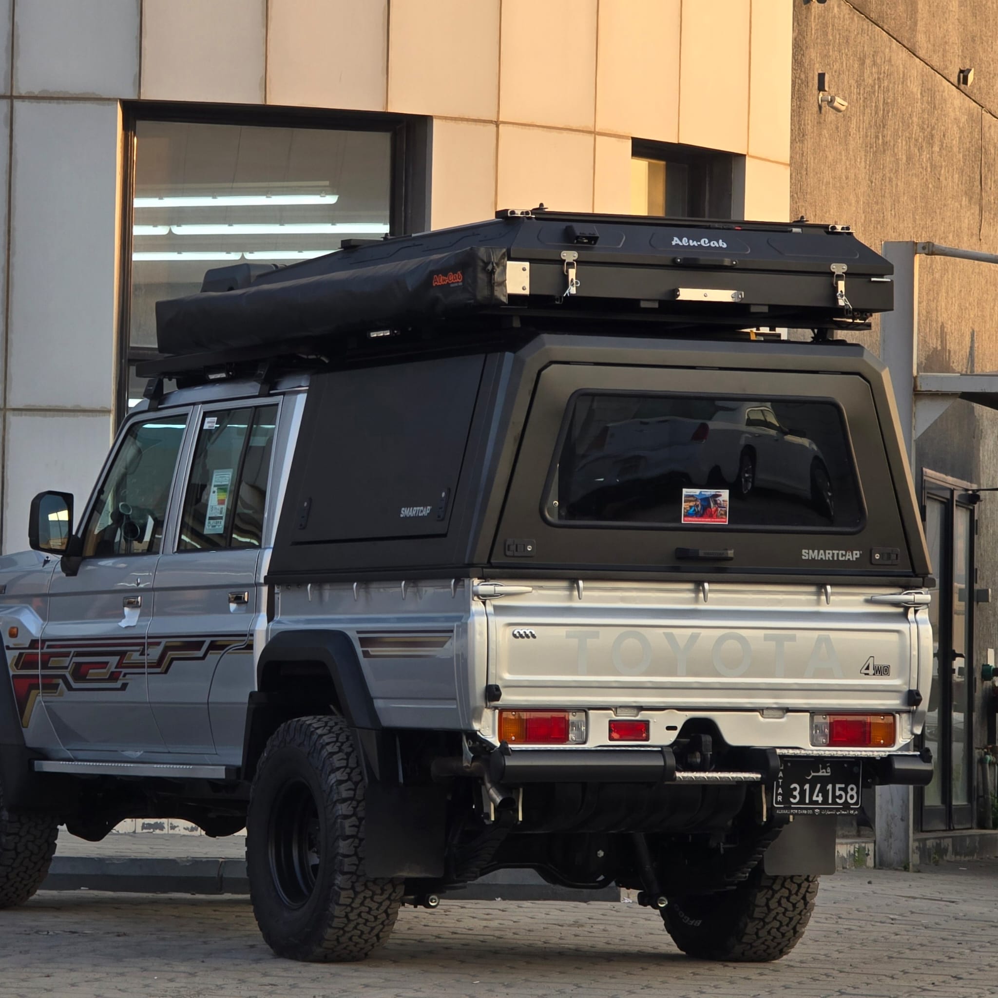 LC79 CANOPY CAMPER
