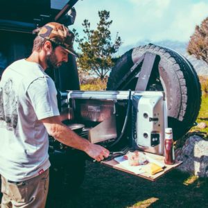 DROP DOWN TAILGATE TABLE – BY FRONT RUNNER