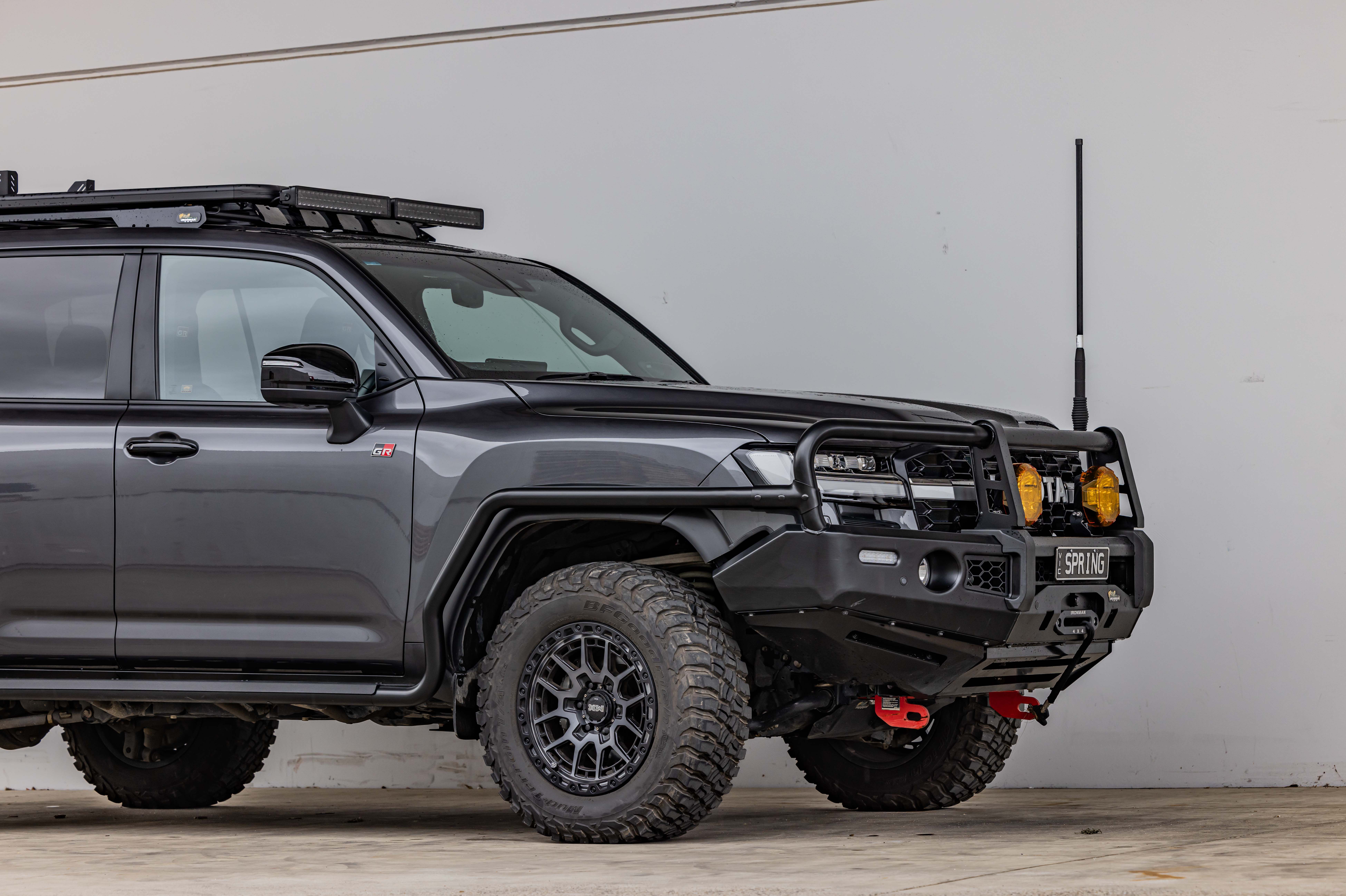 lc300 PREMIUM SIDE STEPS & RAILS