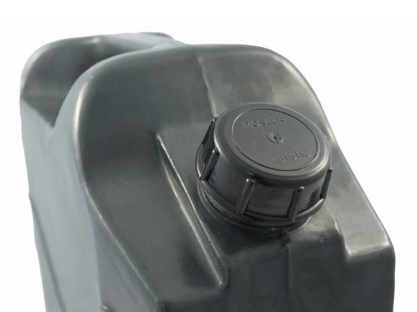 PLASTIC WATER JERRY CAN WITH TAP – BY FRONT RUNNER
