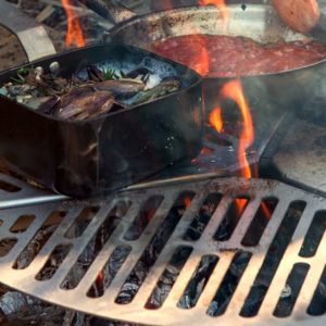 SPARE TIRE MOUNT BRAAI/BBQ GRATE – BY FRONT RUNNER