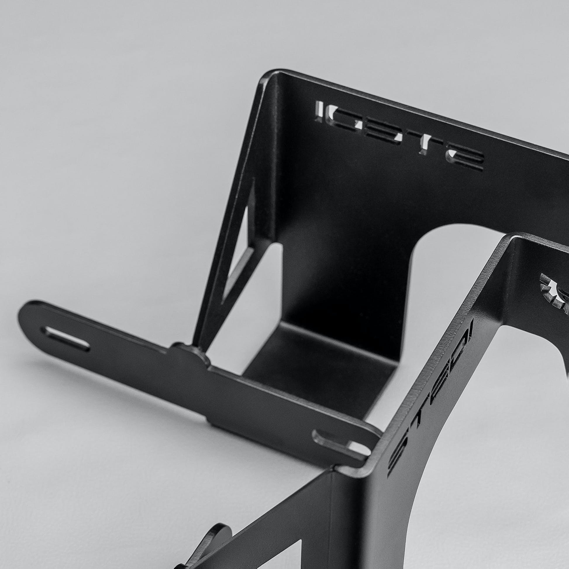 HILUX INNER GRILLE BRACKET