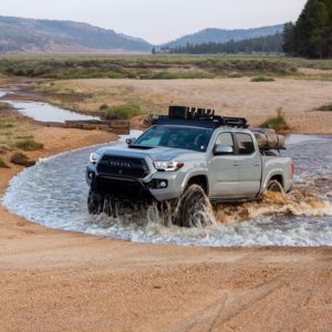 TACOMA (2005-CURRENT) SLIMSPORT ROOF RACK KIT WITH ACCESSORIES