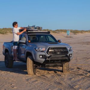 TOYOTA TACOMA (2005-CURRENT) SLIMSPORT ROOF RACK KIT / LIGHTBAR READY – BY FRONT RUNNER