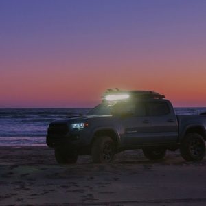 TOYOTA TACOMA (2005-CURRENT) SLIMSPORT ROOF RACK KIT / LIGHTBAR READY – BY FRONT RUNNER