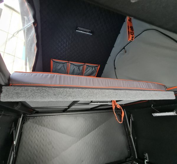 LC79 CANOPY CAMPER