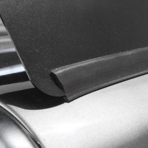 LAND ROVER DISCOVERY LR3/LR4 WIND FAIRING – BY FRONT RUNNER