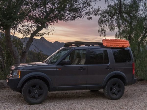 RECOVERY DEVICE & GEAR HOLDING SIDE BRACKETS – BY FRONT RUNNER