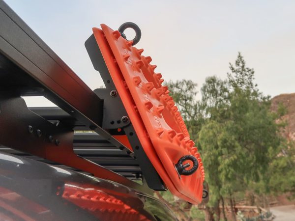 RECOVERY DEVICE & GEAR HOLDING SIDE BRACKETS – BY FRONT RUNNER